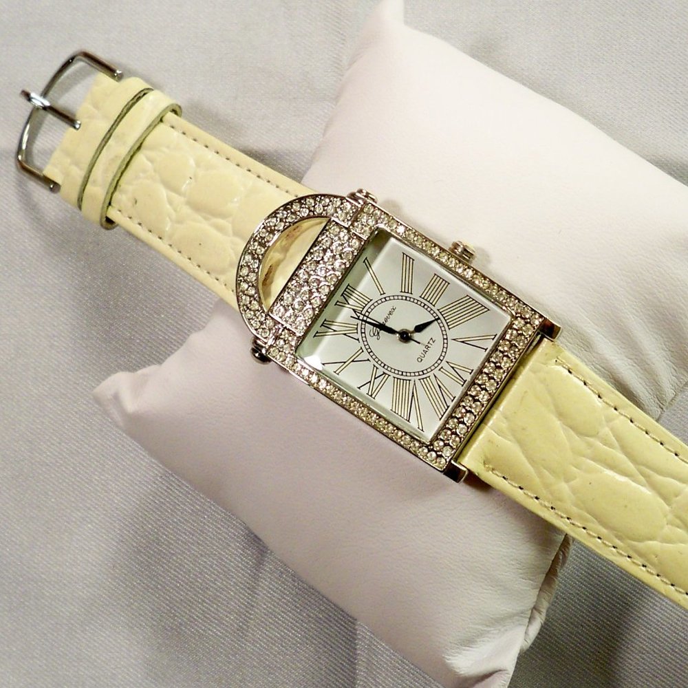 New Genevex Rhinestones Pastel Cream Band Watch